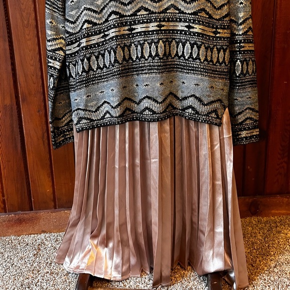 Rose gold fabrik size small silky skirt size small - Picture 4 of 4